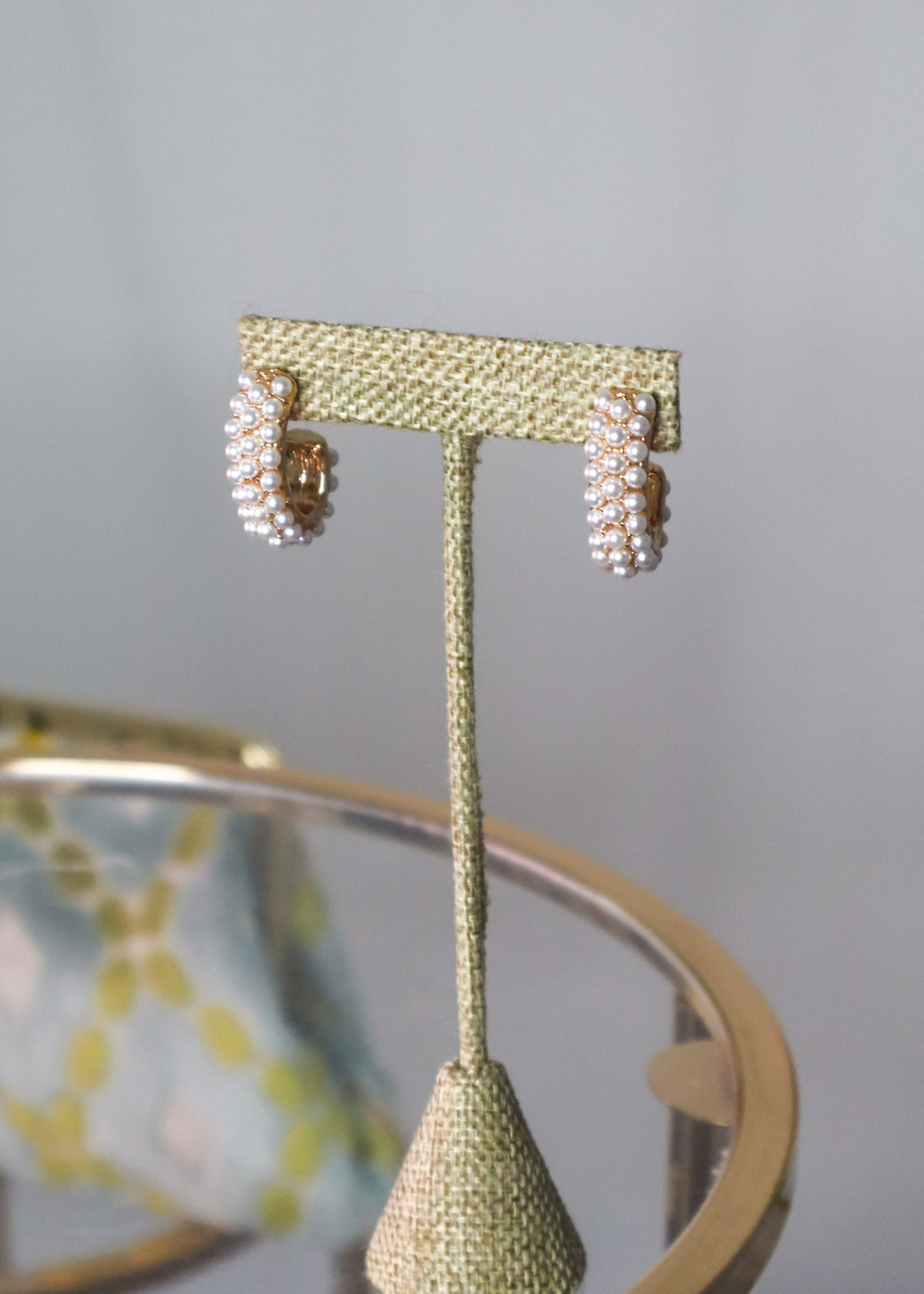 Everly - Pearl Oval Hoops